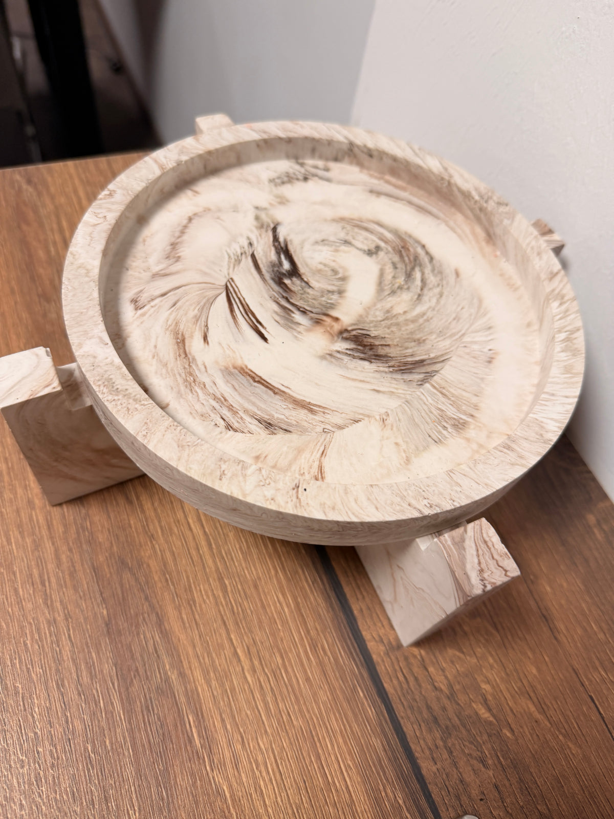 Außergewöhnliches Tablett aus Jesin gegossen
